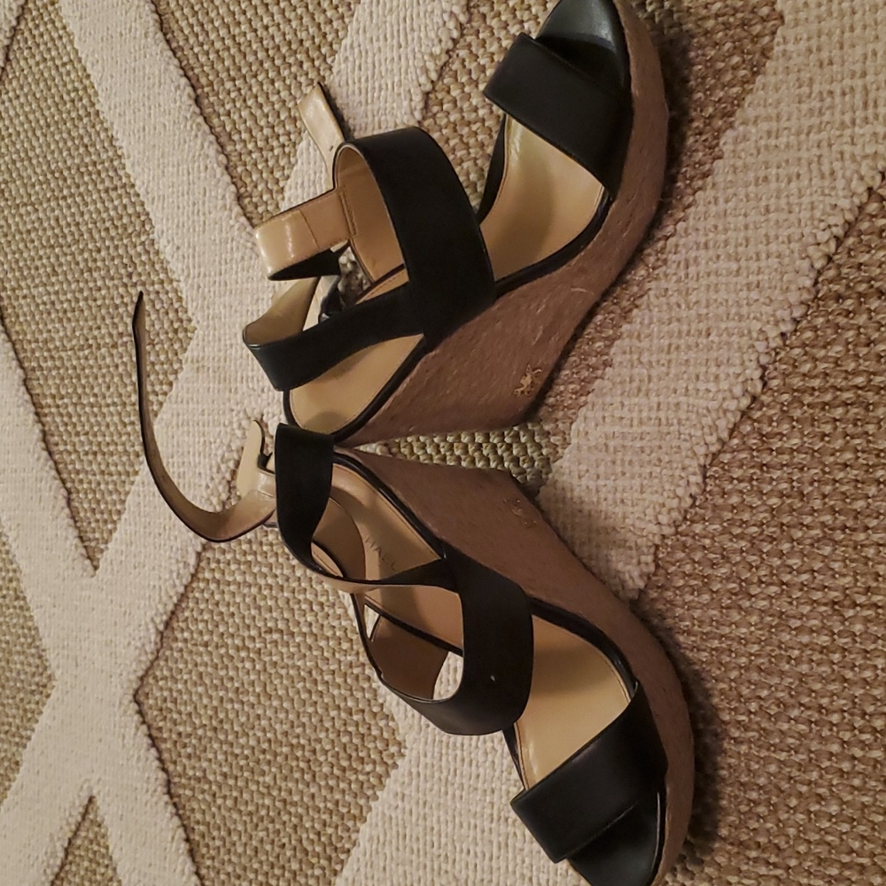 MK Wedges Size 8M